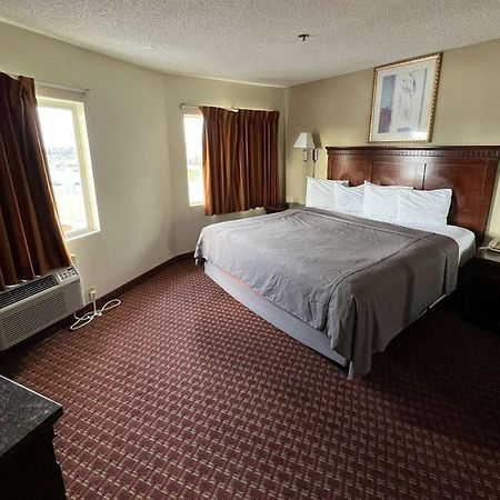 Days Inn & Suites By Wyndham Rancho Cordova Exterior photo